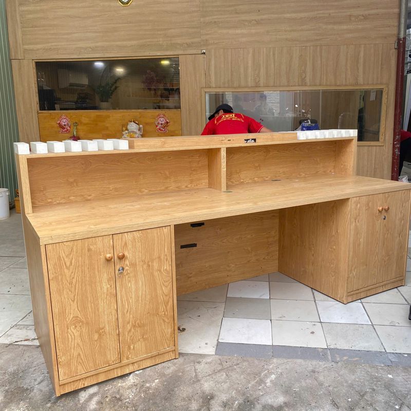 Mẫu quầy lễ tân gỗ MDF cổ điển, cao cấp
