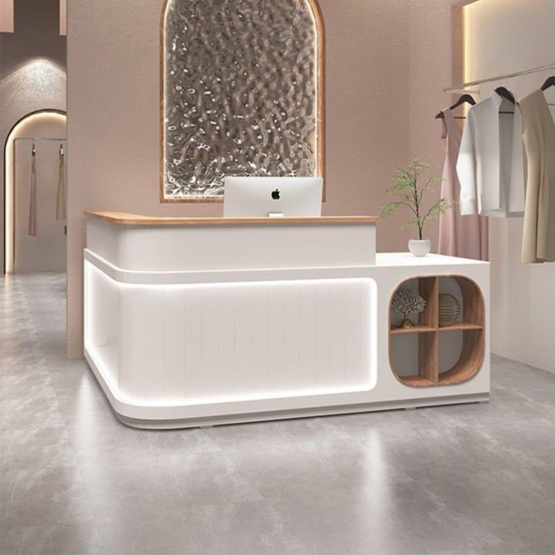 đại diện quầy lễ tân spa