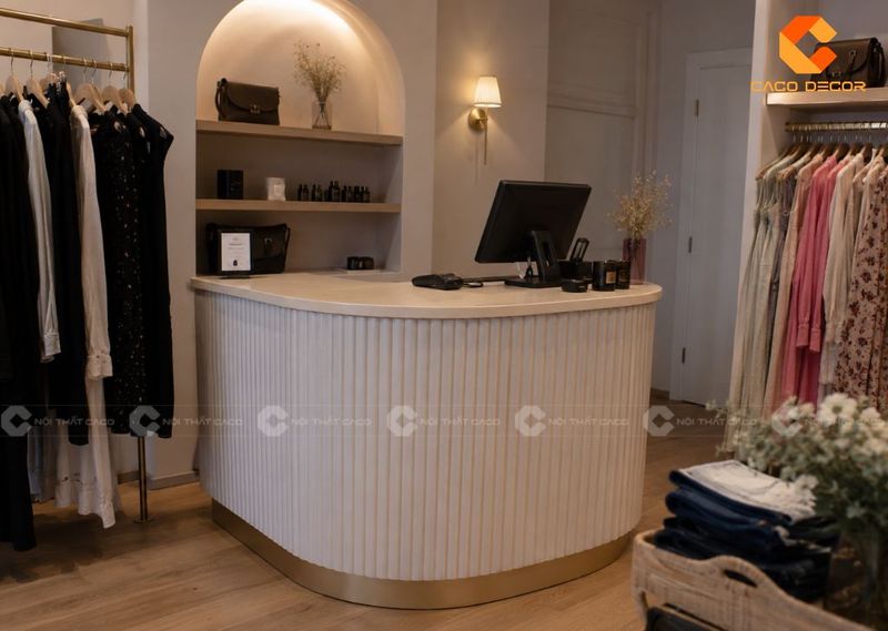 Quầy tiếp tân nhỏ shop thời trang