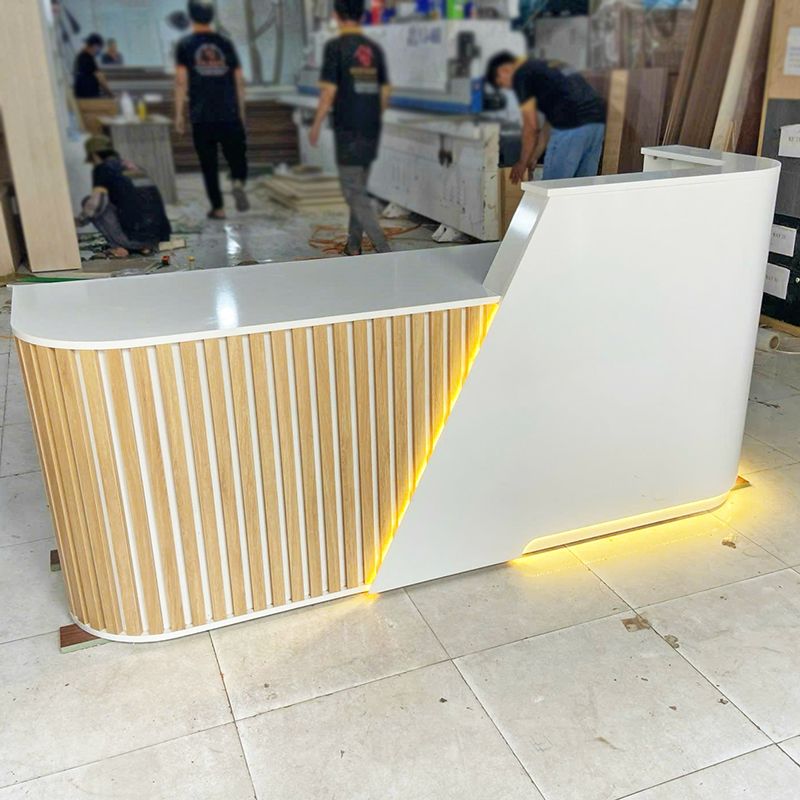 Quầy lễ tân đèn LED năng động