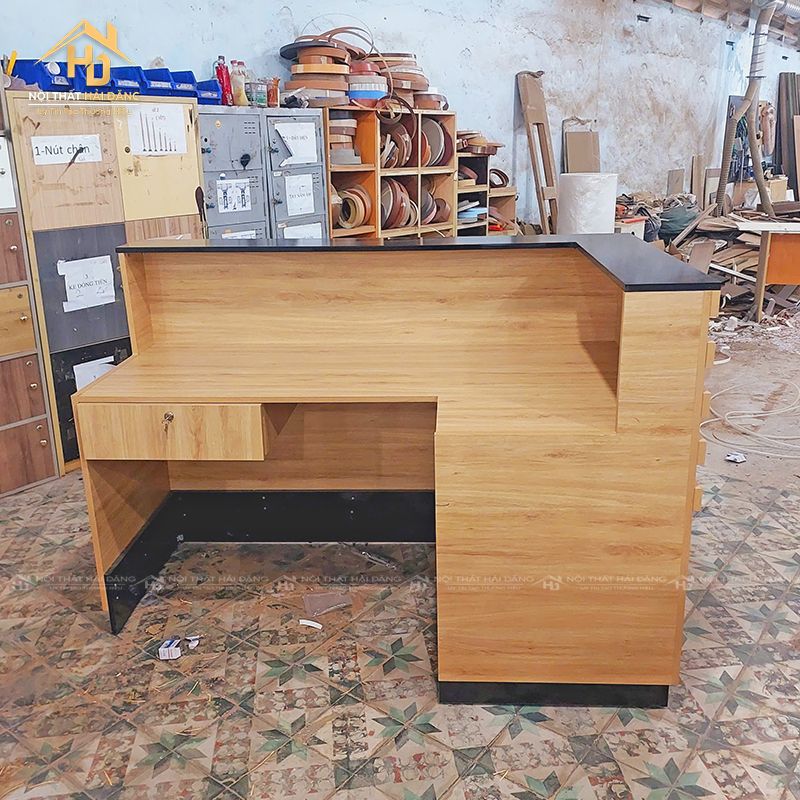 Mẫu quầy lễ tân hiện đại