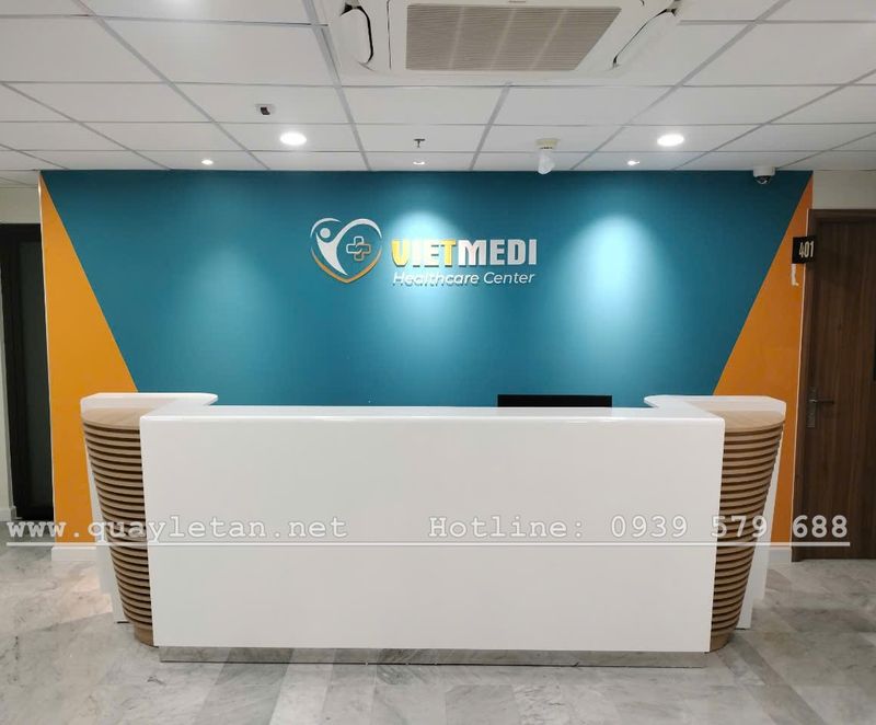 Quầy lễ tân Việt Medi