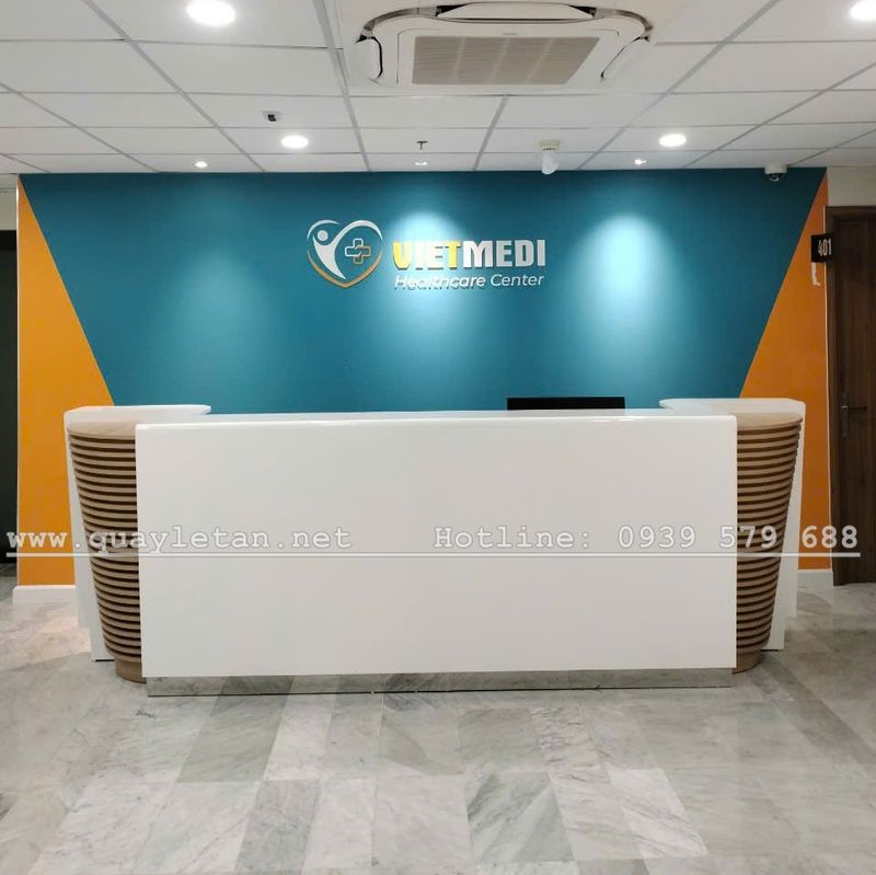 Quầy lễ tân bệnh viện Vietmedi