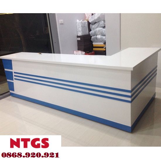Quầy lễ tân chữ L đẹp và tối giản
