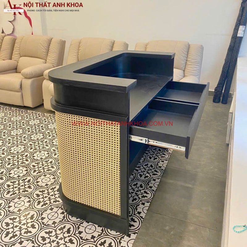 Quầy lễ tân gỗ công nghiệp đẹp hiện đại