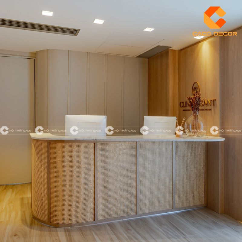 Quầy lễ tân khách sạn sang trọng