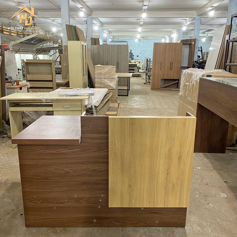 Quầy lễ tân MDF hiện đại