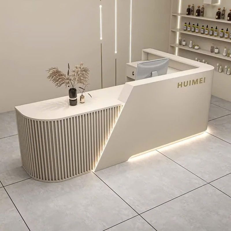 Quầy lễ tân nhà khoa hiện đại