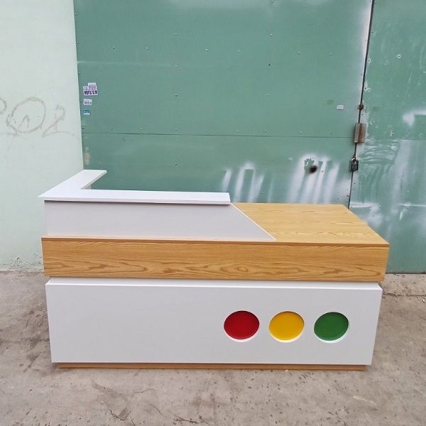 quầy lễ tân trung tâm ngoại ngữ