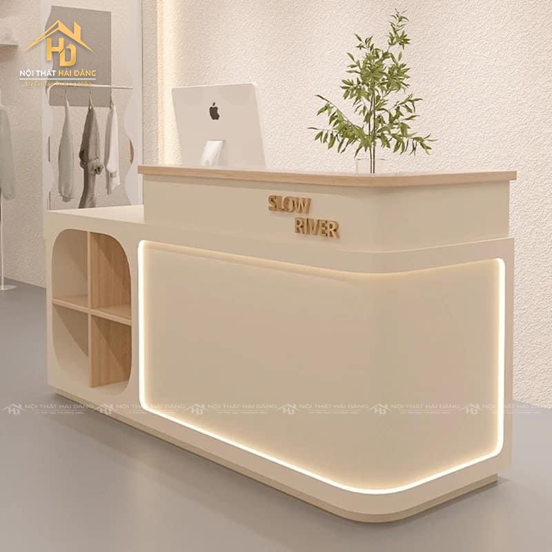 Quầy lễ tân tối giản