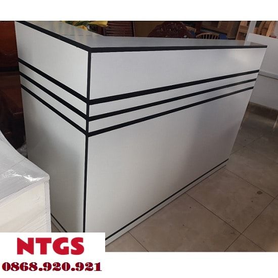 Quầy lễ tân acrylic sáng bóng