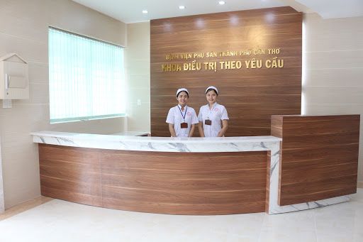 Thi công quầy lễ tân